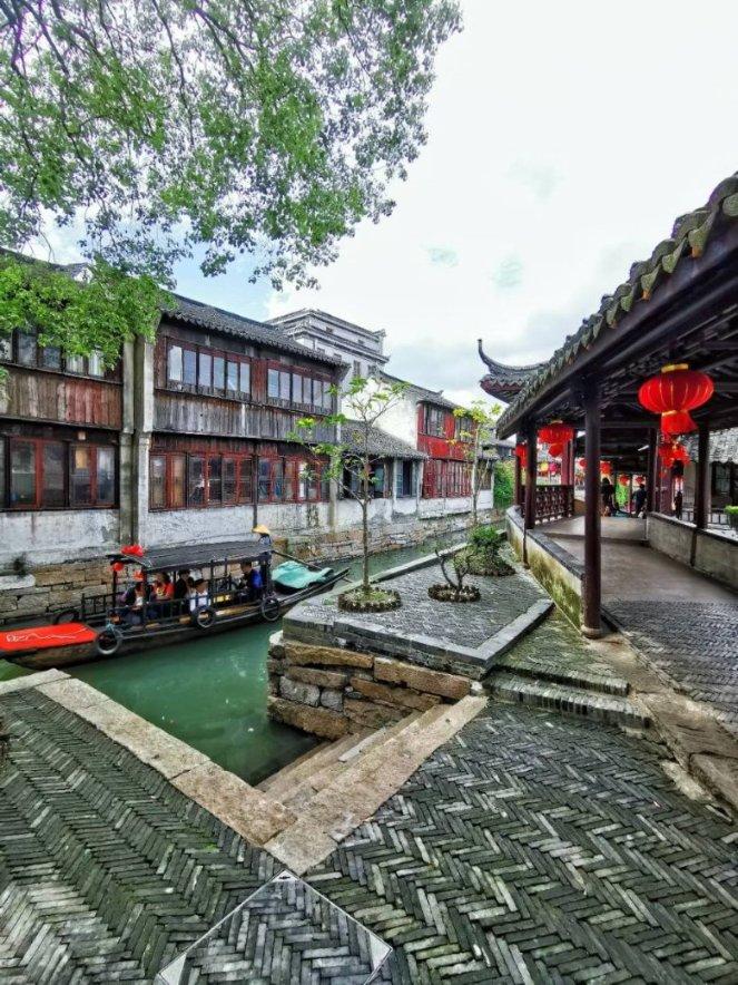 探索世界奇妙之旅,与全明星地铁跑酷下载入口一起畅游知识海洋!